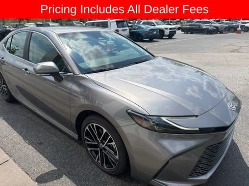 Used 2025 Toyota Camry XLE FWD image 9