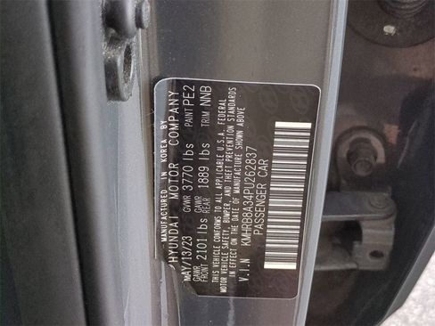 Used 2023 Hyundai Venue SE image 38