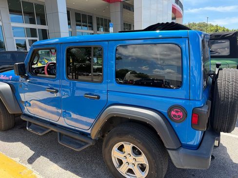Used 2022 Jeep Wrangler Unlimited Sport w/ Sun And Sound Package AWD/4WD image 2