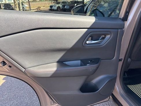 Used 2025 Nissan Rogue SV image 24