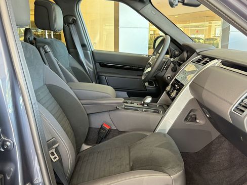 Certified 2025 Land Rover Discovery S AWD/4WD image 31