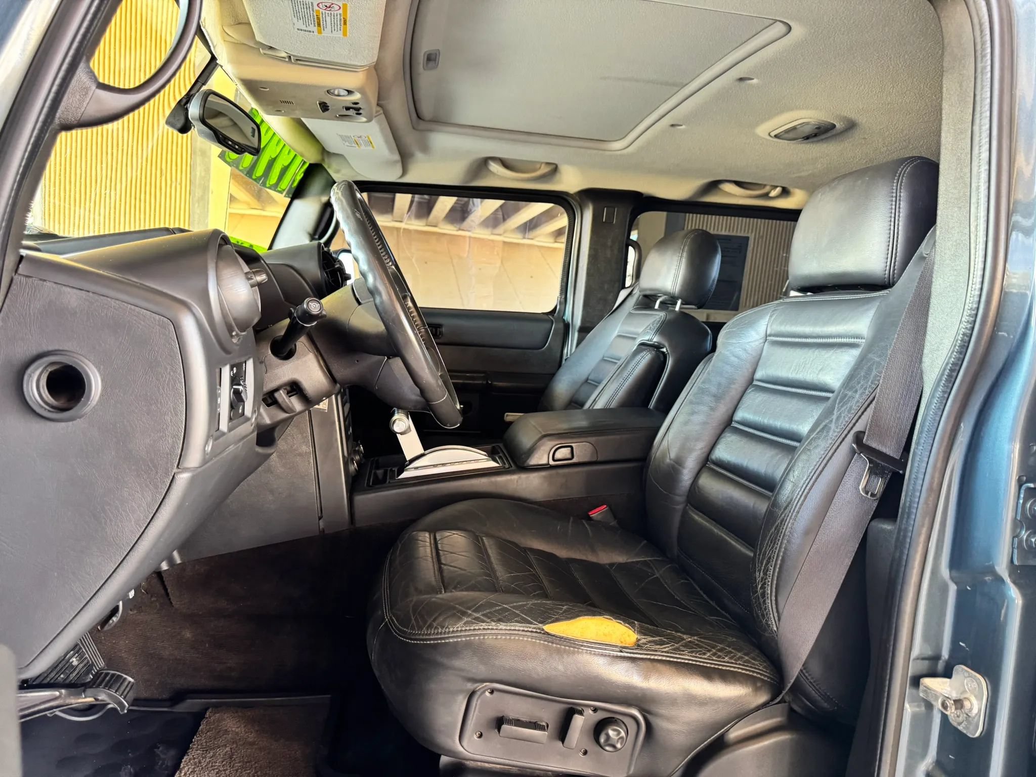 Used 2005 HUMMER H2 SUT w/ Preferred Equipment Group AWD/4WD image 12