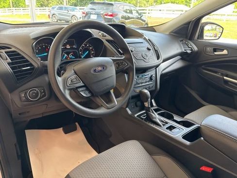 Used 2017 Ford Escape SE FWD image 16