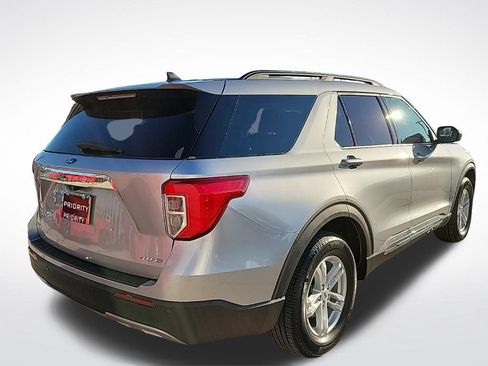 Used 2021 Ford Explorer XLT w/ Equipment Group 202A AWD/4WD image 4