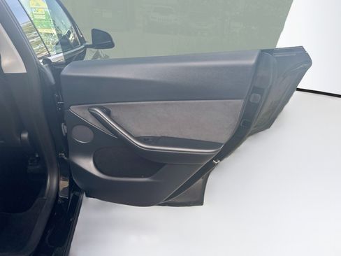 Used 2023 Tesla Model Y Performance AWD/4WD image 32