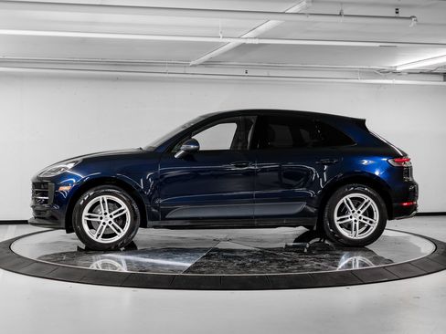 Certified 2020 Porsche Macan image 2