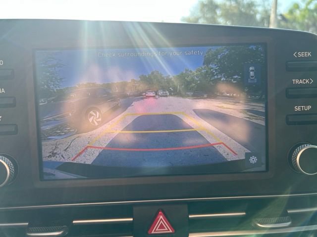Used 2021 Hyundai Elantra SE FWD image 13