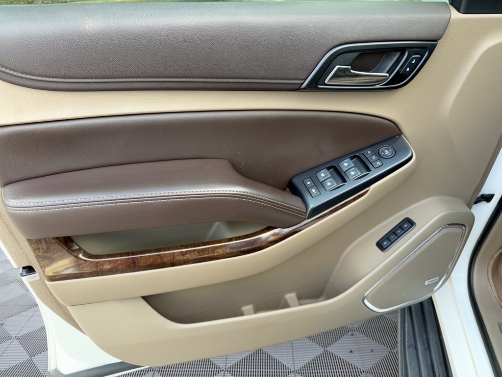 Used 2020 Chevrolet Suburban LT w/ Luxury Package RWD image 14