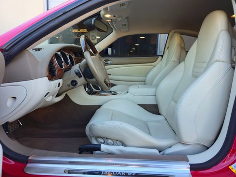 Used 2005 Jaguar XK8 Coupe image 14