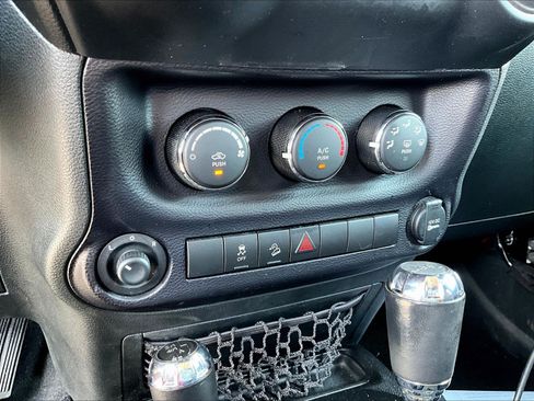 Used 2015 Jeep Wrangler Unlimited Sport w/ Quick Order Package 24S AWD/4WD image 14