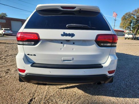 Used 2018 Jeep Grand Cherokee Laredo image 9