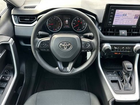 Used 2021 Toyota RAV4 LE image 13