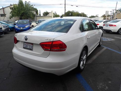 Used 2014 Volkswagen Passat 1.8T SE FWD image 3