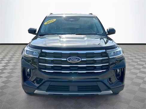 Used 2025 Ford Explorer Active w/ Active Comfort Package image 2