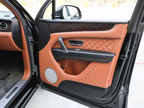 Used 2019 Bentley Bentayga image 20