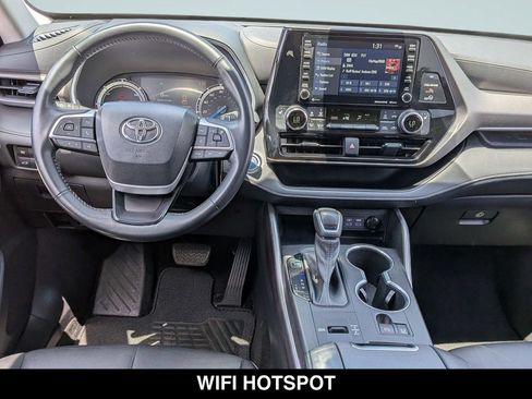 Used 2022 Toyota Highlander XLE AWD/4WD image 13