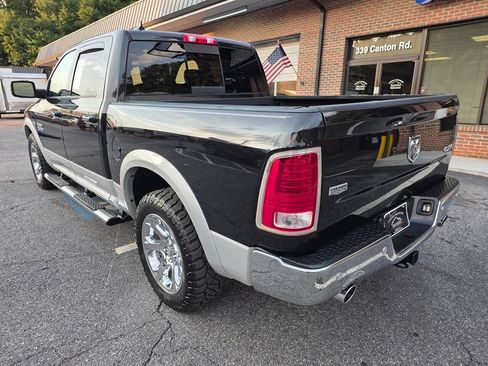 Used 2017 RAM 1500 Laramie w/ Convenience Group AWD/4WD image 4
