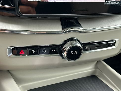 New 2026 Volvo XC60 T8 Ultra w/ Climate Package AWD/4WD image 18