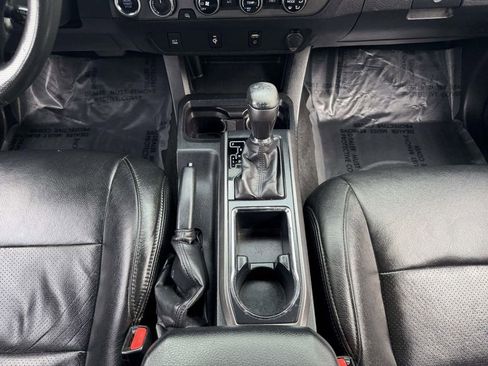 Used 2017 Toyota Tacoma TRD Sport w/ Tow Package (A/T) AWD/4WD image 18