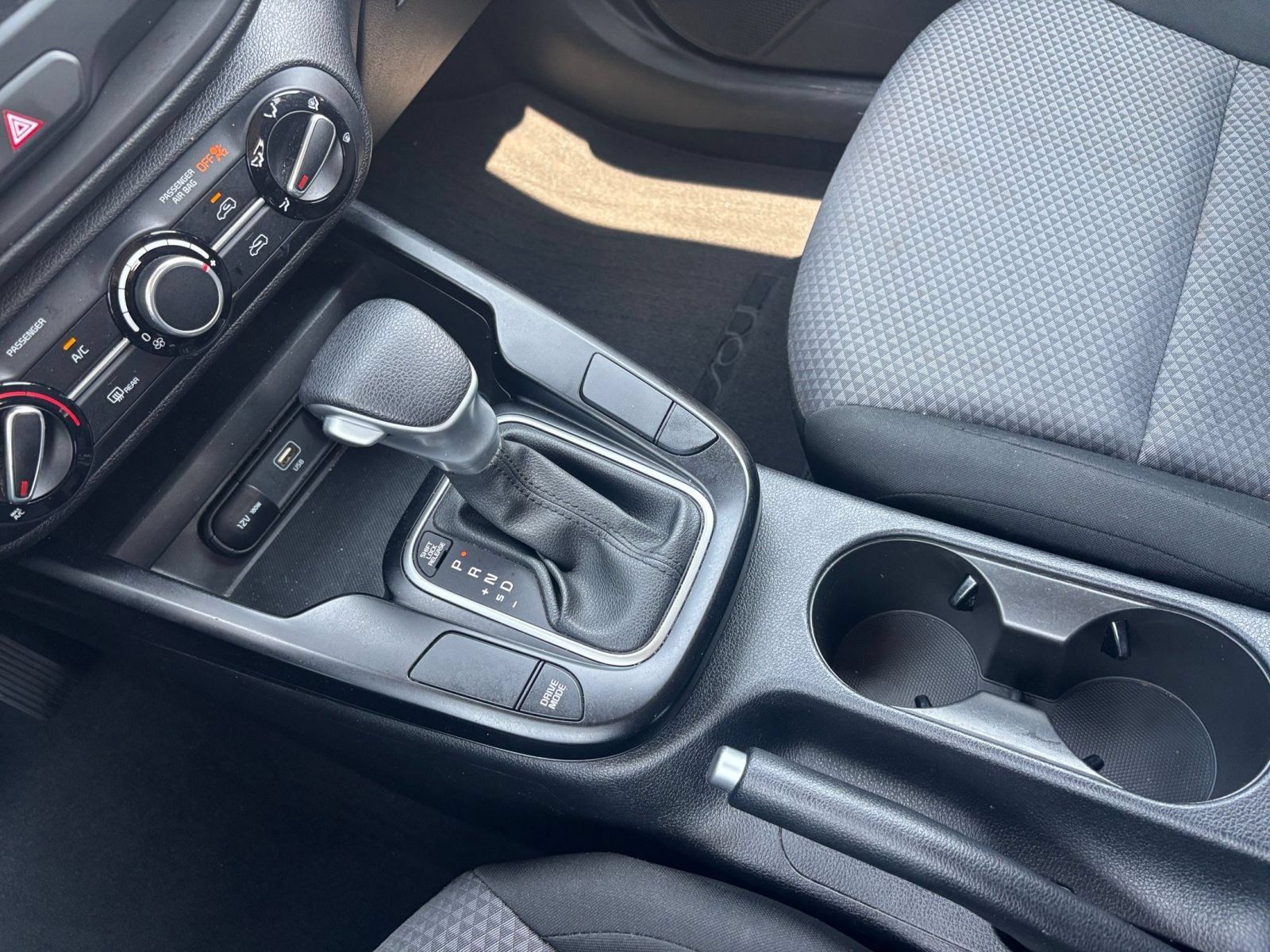 Used 2025 Kia Soul LX w/ LX Technology Package FWD image 38