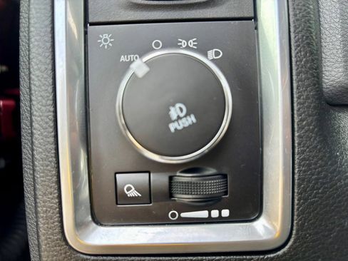 Used 2018 RAM 1500 Classic SLT image 27