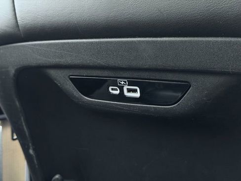Used 2023 Chrysler Pacifica Touring-L FWD image 25