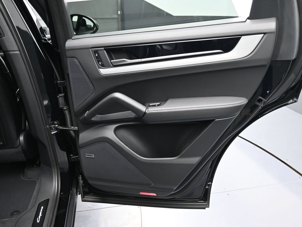 Certified 2026 Porsche Cayenne AWD/4WD image 25