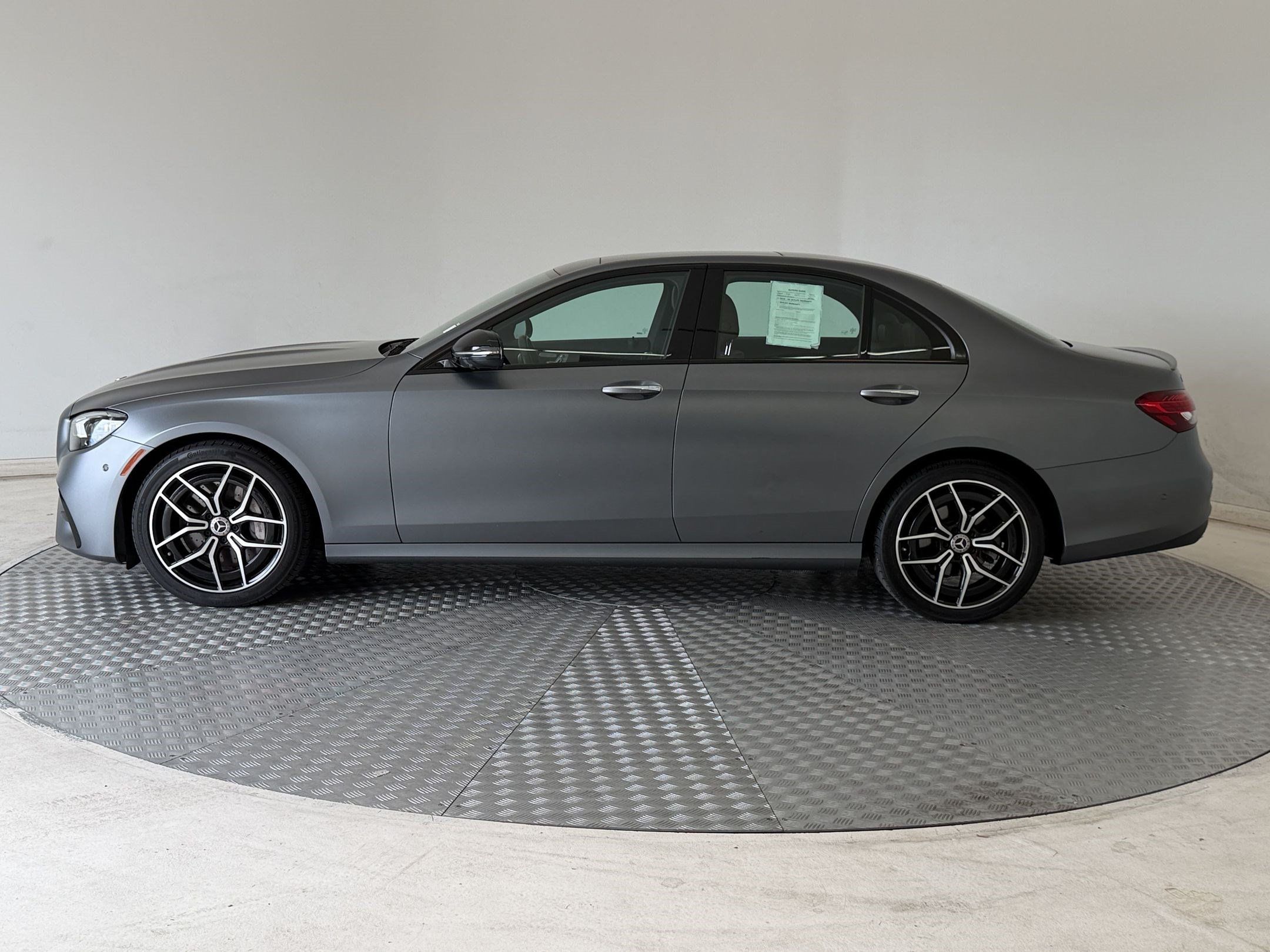 Used 2022 Mercedes-Benz E 350 4MATIC Sedan image 2