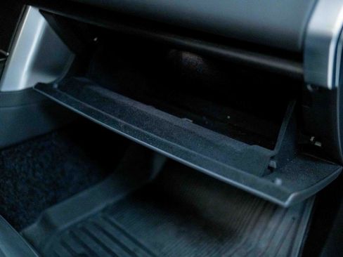 Used 2025 Land Rover Range Rover SE image 57