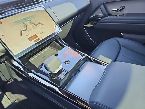 Certified 2025 Land Rover Range Rover Sport image 25