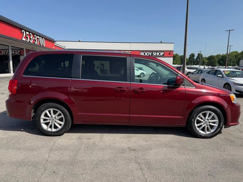 Used 2019 Dodge Grand Caravan SXT FWD image 2