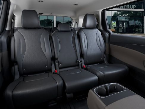 New 2026 Kia Carnival image 17