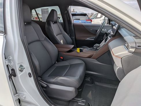 Certified 2024 Toyota Venza XLE AWD/4WD image 23