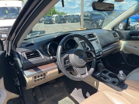 Used 2019 Subaru Outback 2.5i Limited AWD/4WD image 2
