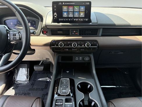 Used 2025 Honda Pilot Elite image 17
