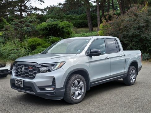 Certified 2025 Honda Ridgeline TrailSport image 3