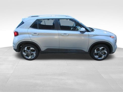 Used 2025 Hyundai Venue SEL FWD image 6
