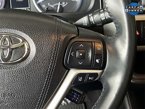 Used 2017 Toyota Highlander XLE image 32