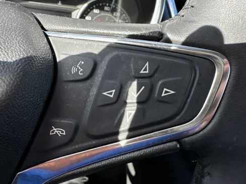 Used 2020 Chevrolet Equinox LT FWD image 19