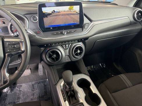 Used 2025 Chevrolet Blazer LT image 17