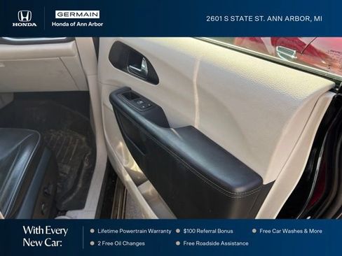 Used 2019 Chrysler Pacifica Limited FWD image 8