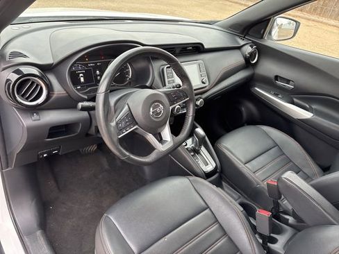 Used 2019 Nissan Kicks SR w/ SR Premium Package image 12