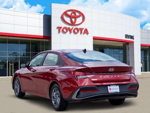 Used 2024 Hyundai Elantra SEL FWD image 3