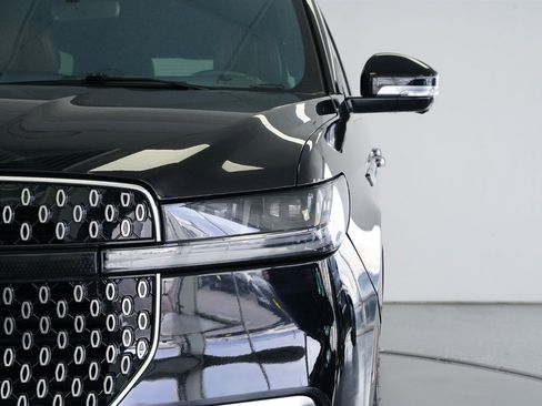 Used 2025 Lincoln Navigator Reserve image 5