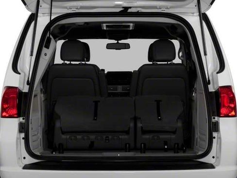 Used 2010 Volkswagen Routan SE image 12