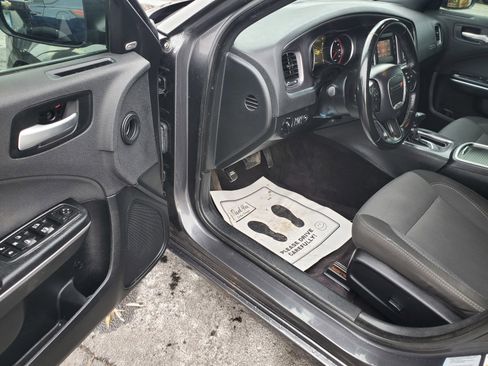 Used 2017 Dodge Charger SE w/ Popular Equipment Group image 12