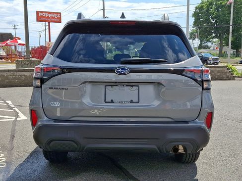 Used 2025 Subaru Forester Premium AWD/4WD image 6