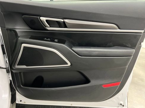 Used 2025 Kia Telluride S image 28