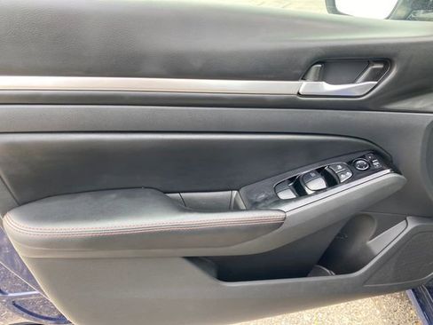 Used 2024 Nissan Altima 2.5 SR AWD/4WD image 17