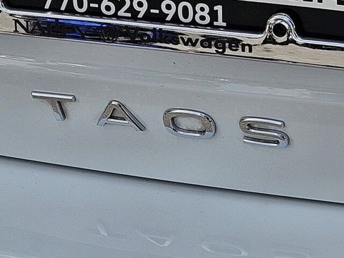 Used 2023 Volkswagen Taos SE w/ Panoramic Sunroof Package FWD image 30